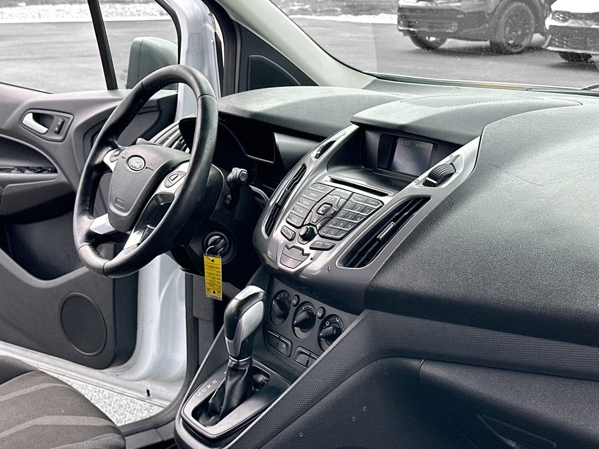 Used 2016 Ford Transit Connect XLT image 4