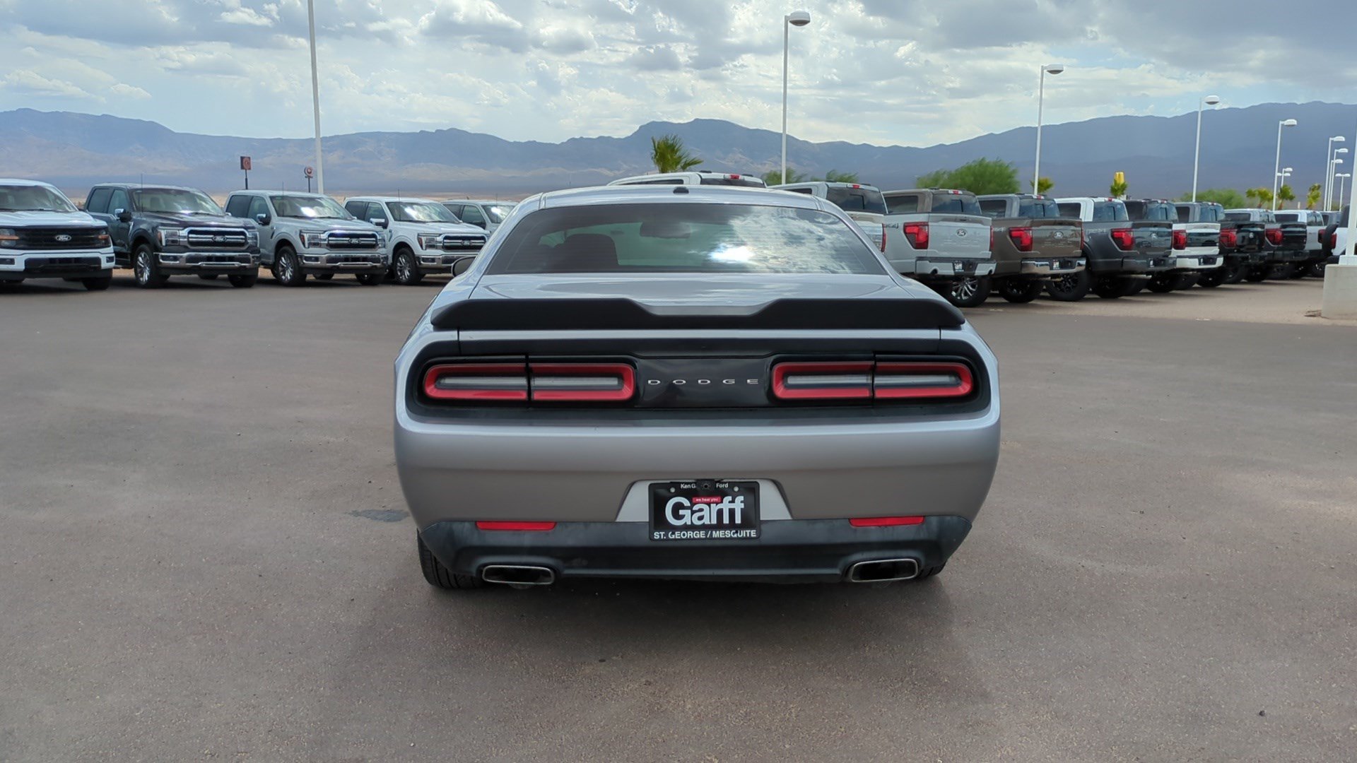 Used 2016 Dodge Challenger SXT RWD image 4