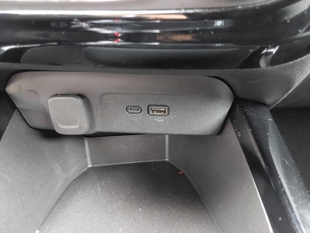 Used 2025 Chevrolet Trax LT FWD image 24
