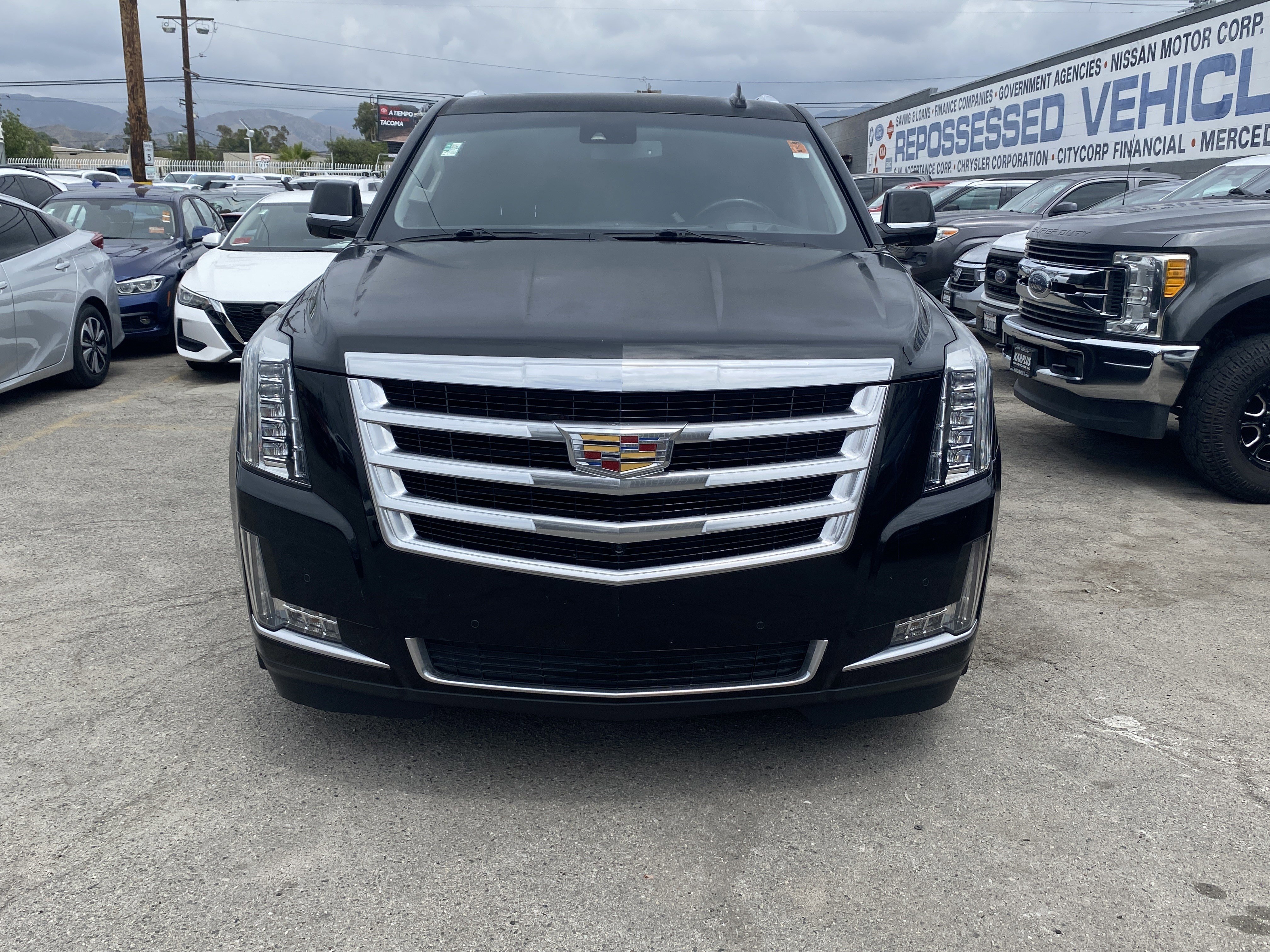 Used 2016 Cadillac Escalade ESV Luxury RWD image 3
