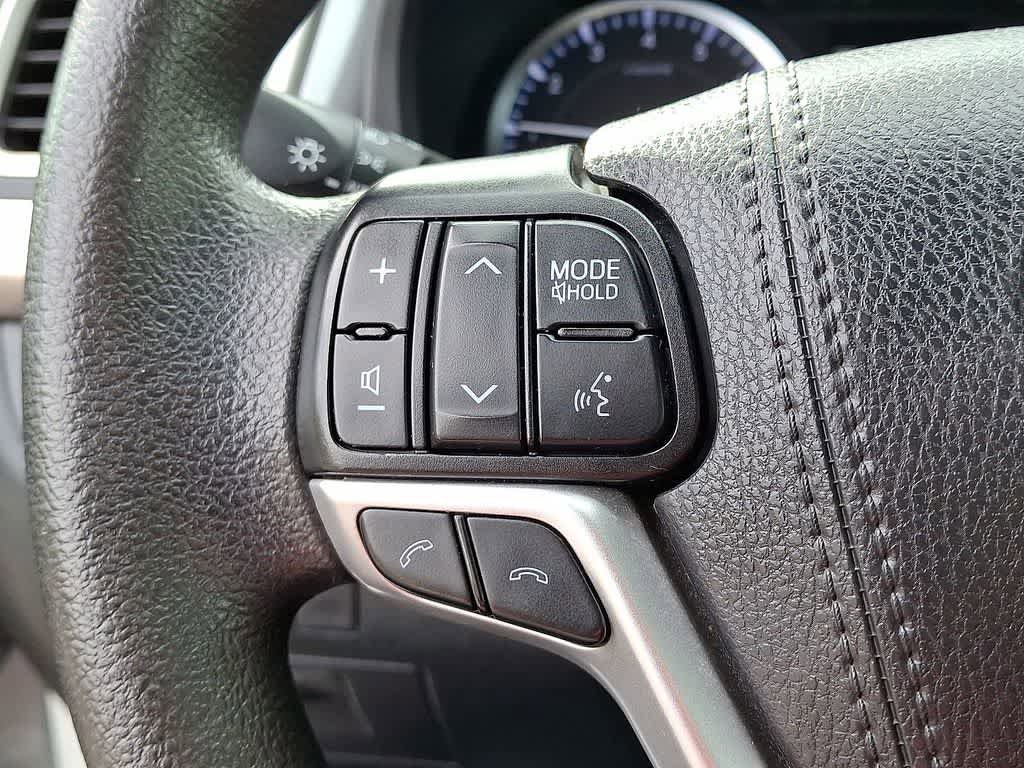 Used 2019 Toyota Highlander LE image 17