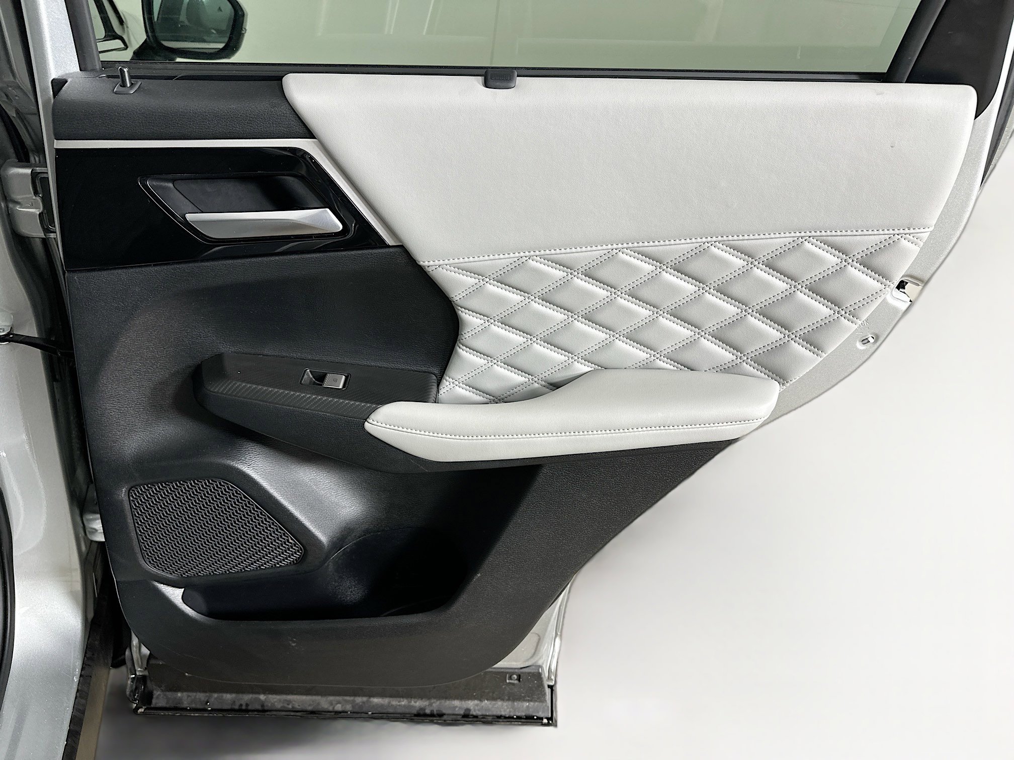 Used 2024 Mitsubishi Outlander SEL image 30