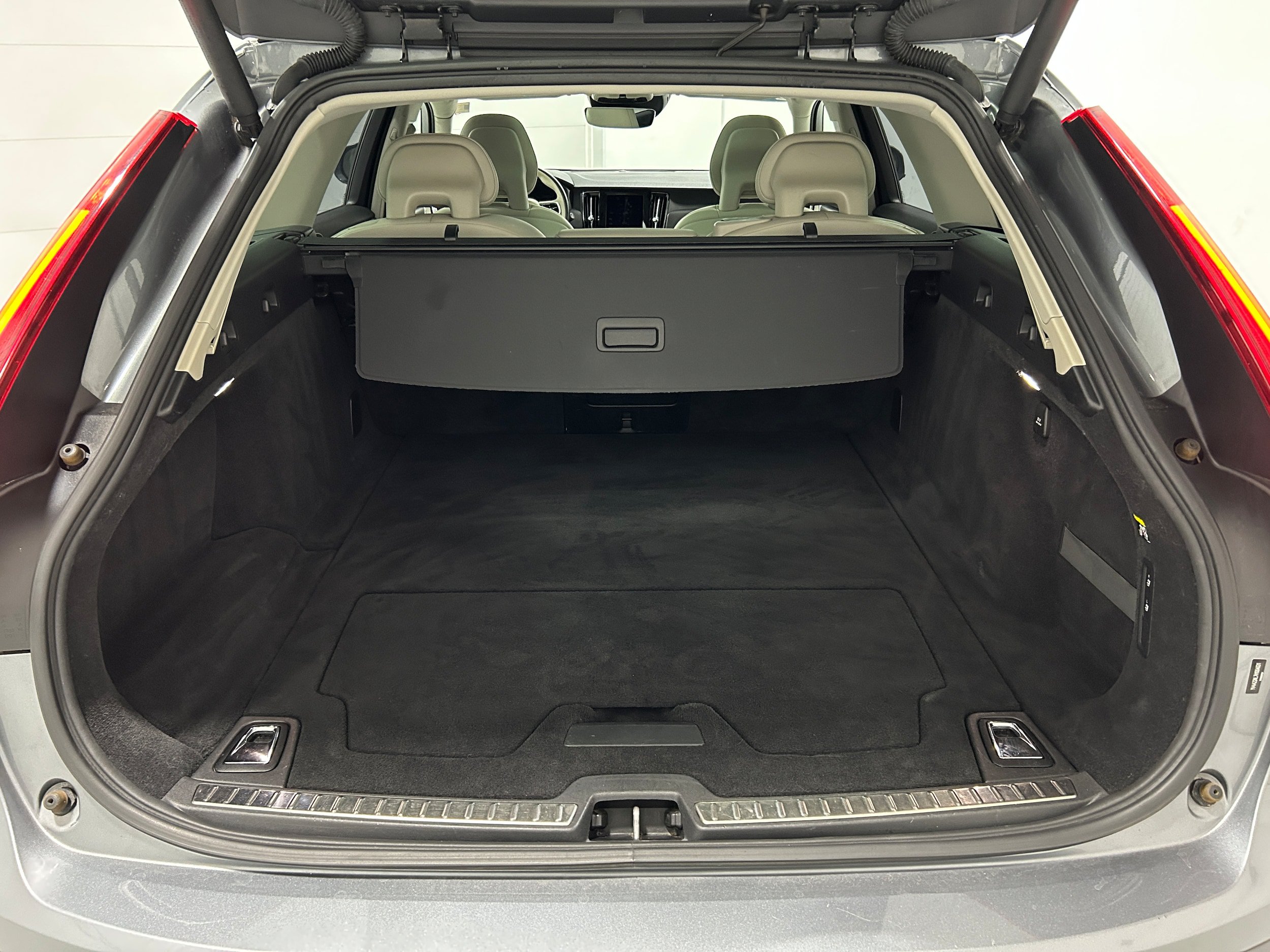 Used 2017 Volvo V90 T6 Cross Country AWD/4WD image 32