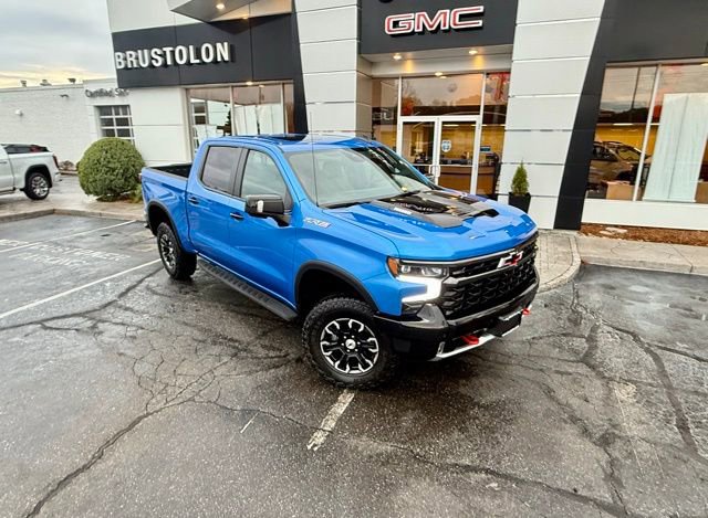 Used 2025 Chevrolet Silverado 1500 ZR2 w/ Technology Package image 2