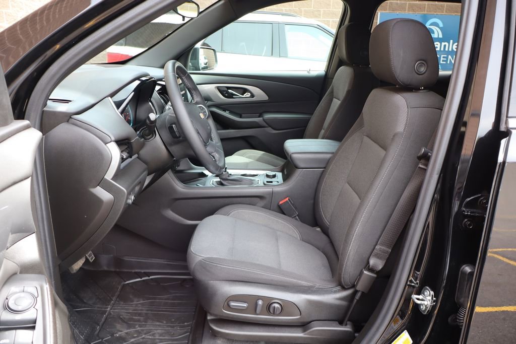 Used 2023 Chevrolet Traverse LT FWD image 11