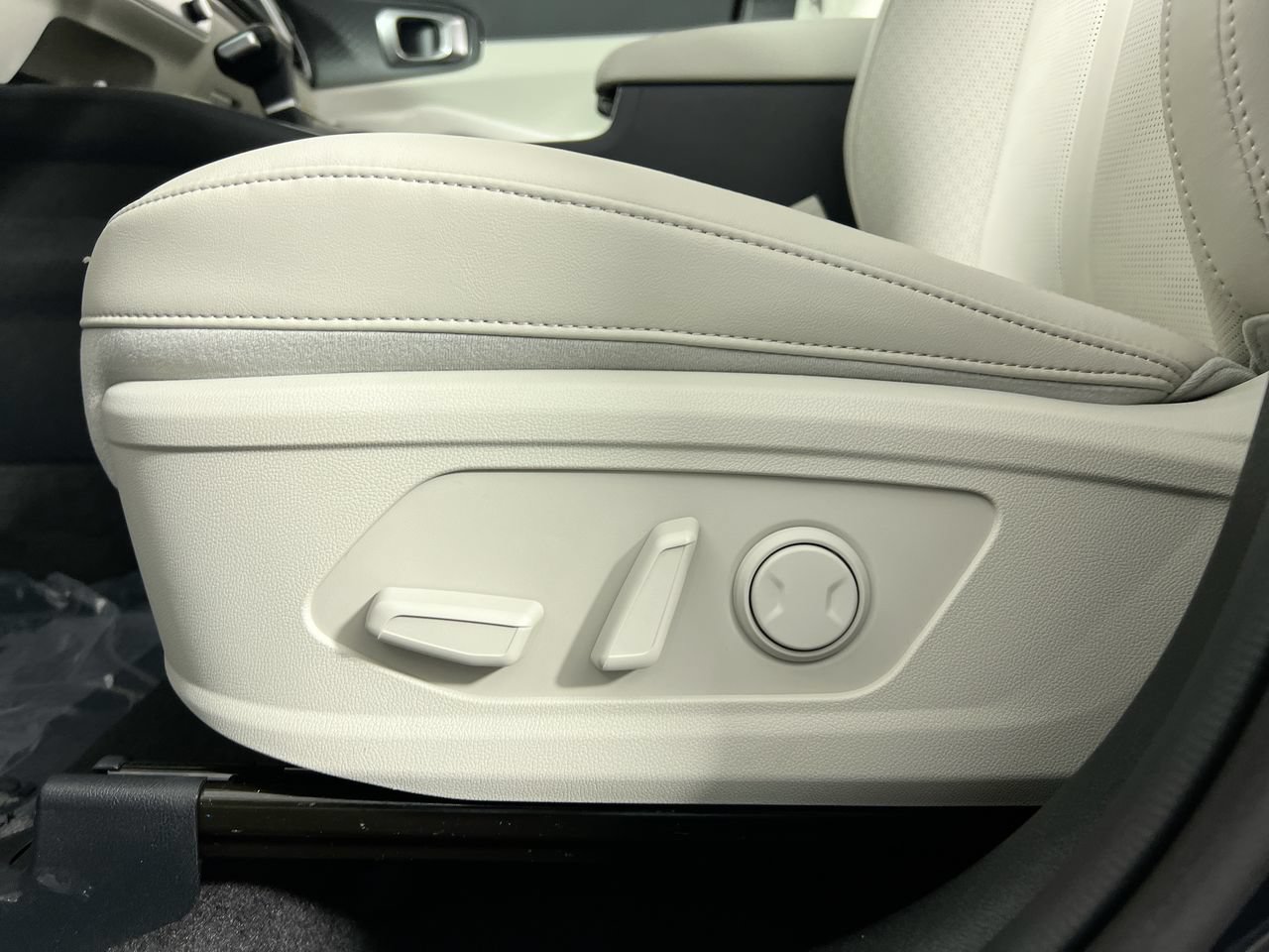 New 2026 Kia Sorento S FWD image 14