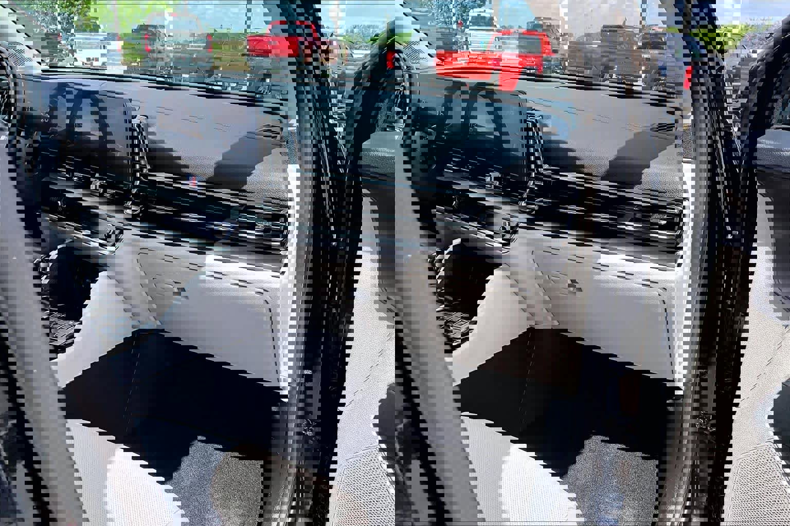 Used 2024 Kia Sportage EX image 17