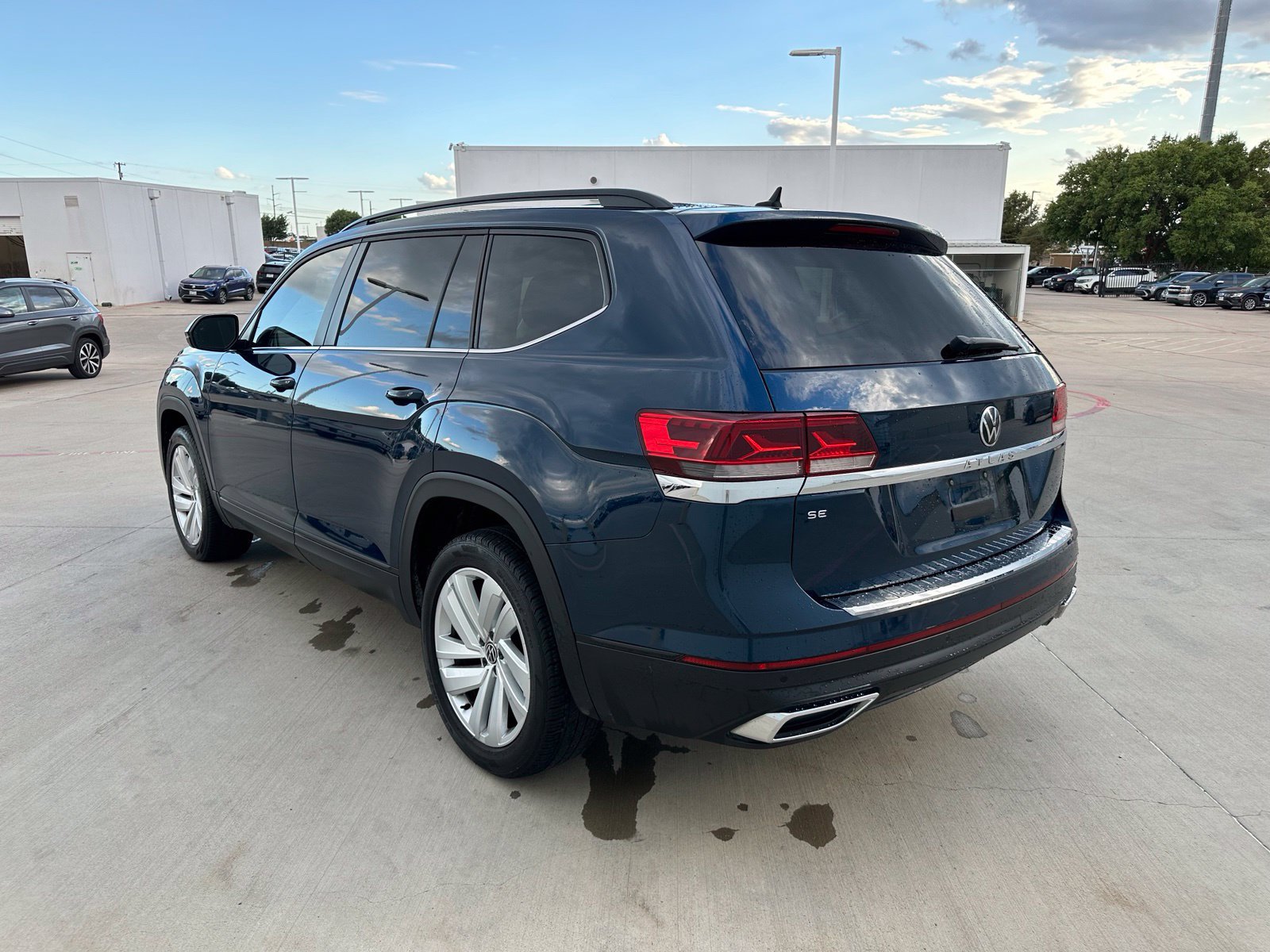 Used 2023 Volkswagen Atlas SE w/ Panoramic Sunroof Package FWD image 5