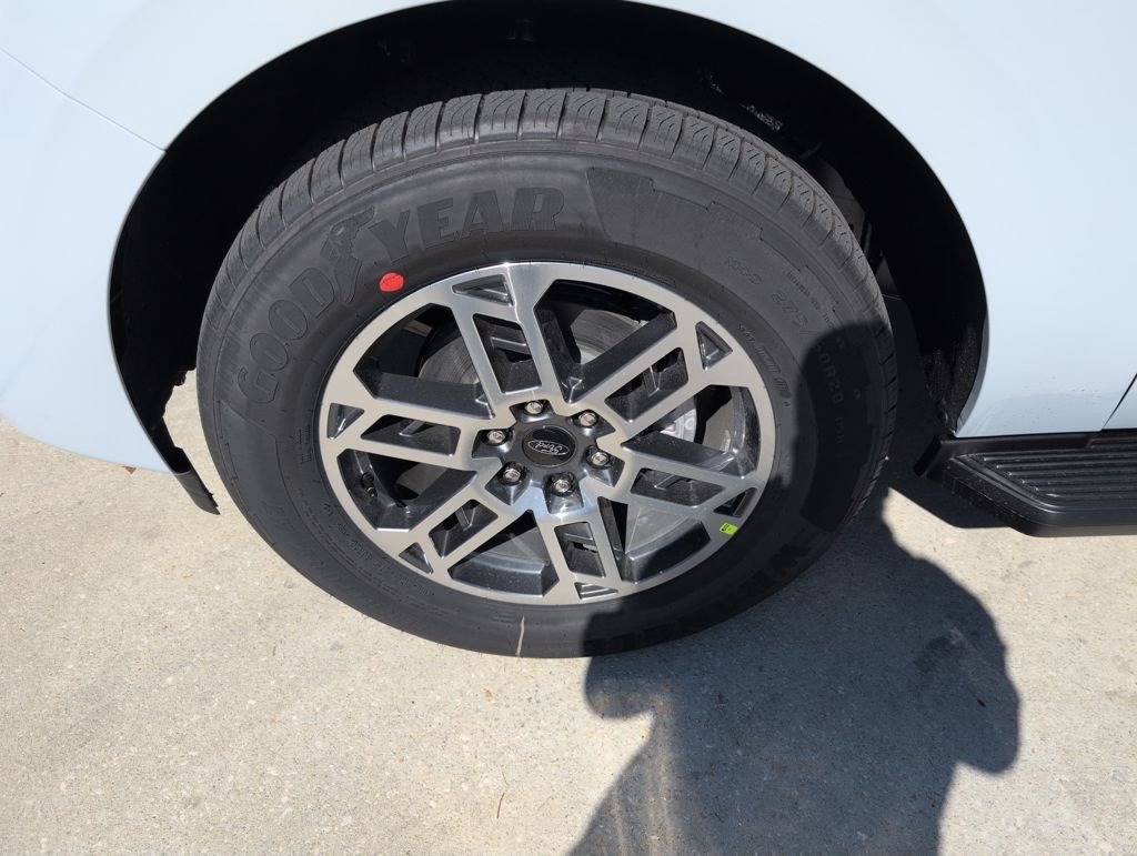 New 2026 Ford Expedition Active image 18