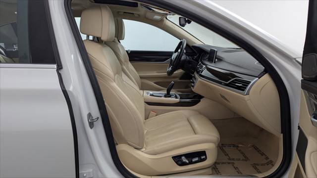 Used 2019 BMW 740i w/ Executive Package RWD image 21