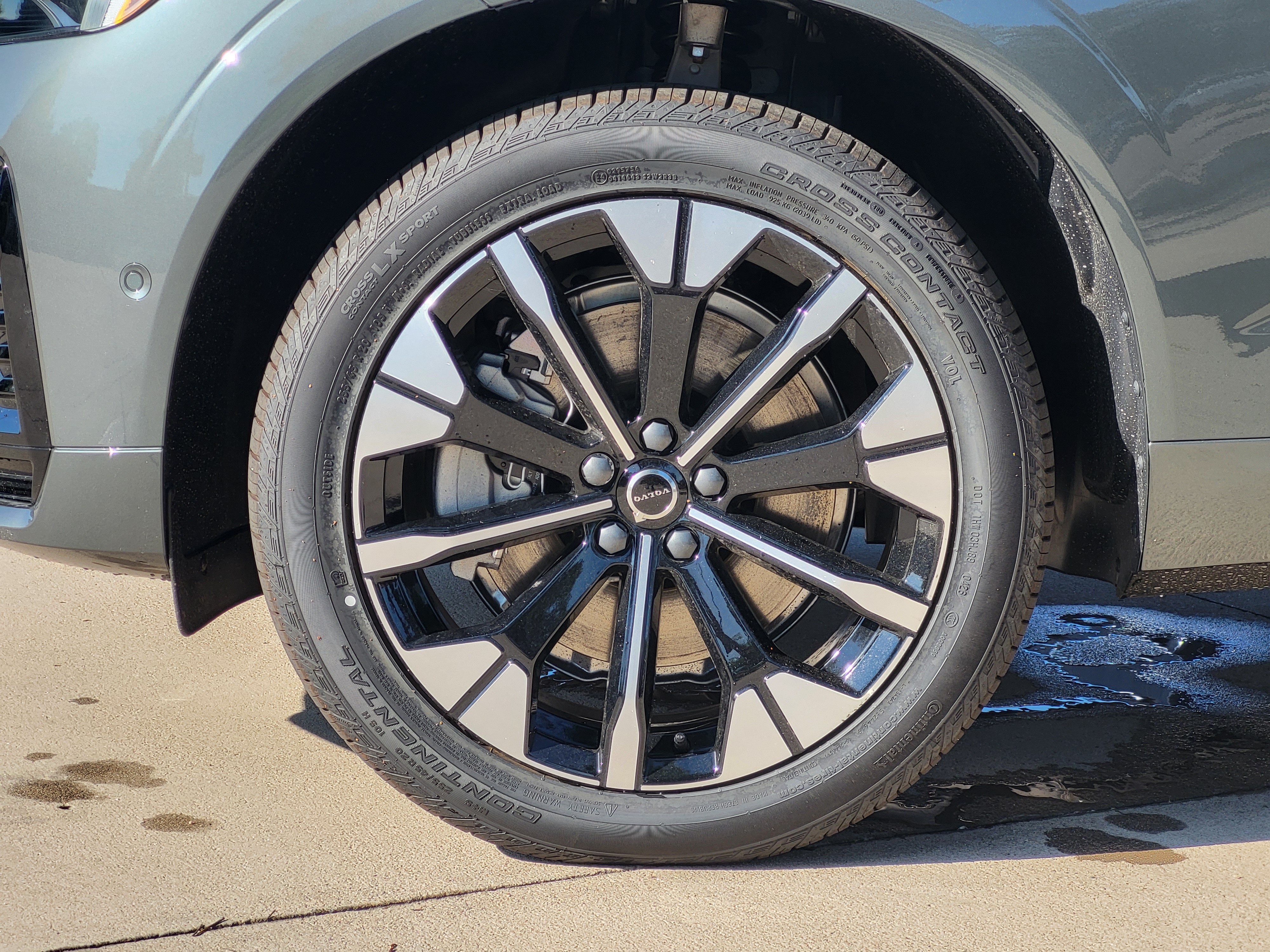 New 2026 Volvo XC60 T8 Plus w/ Protection Package Premier AWD/4WD image 7