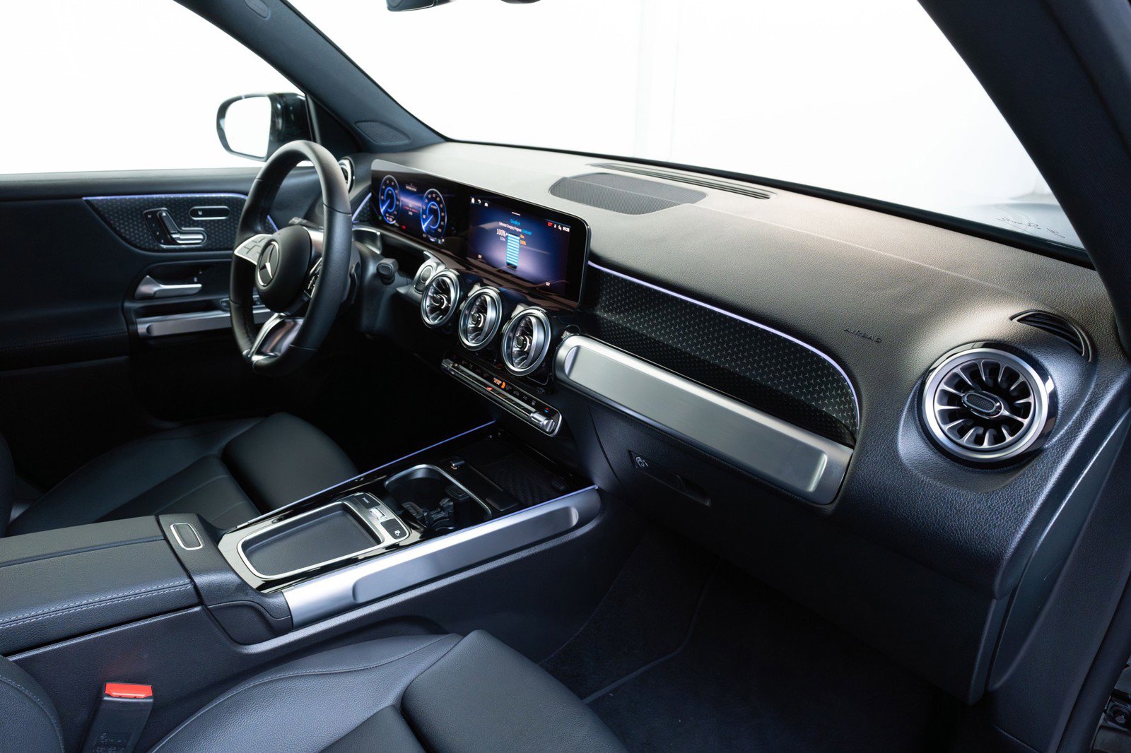 Used 2024 Mercedes-Benz EQB 300 4MATIC image 19
