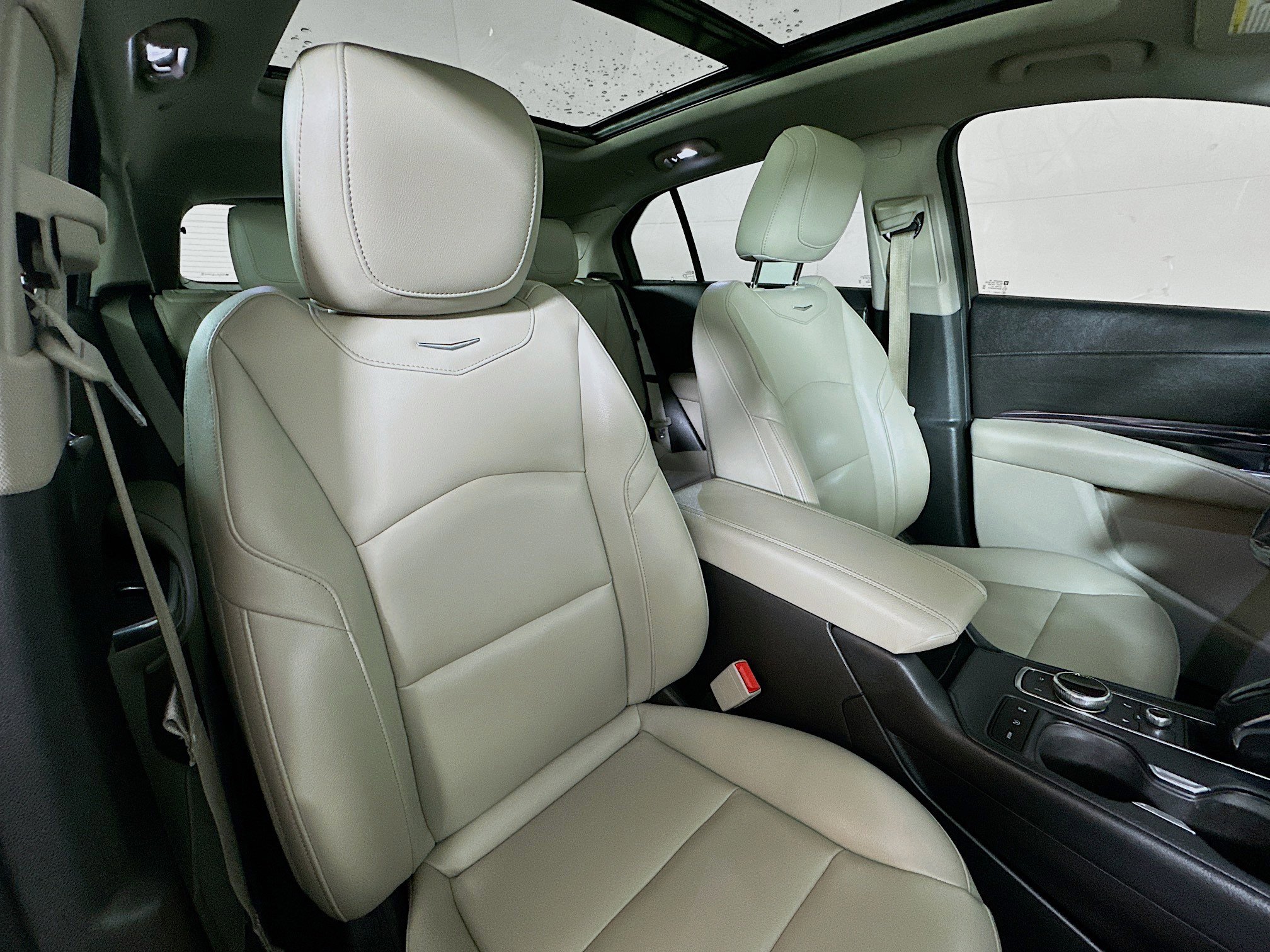 Used 2019 Cadillac XT4 Luxury w/ Cold Weather Package AWD/4WD image 27