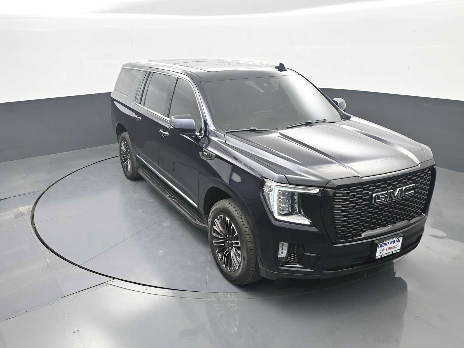 Used 2024 GMC Yukon XL SLT w/ SLT Luxury Package AWD/4WD image 39