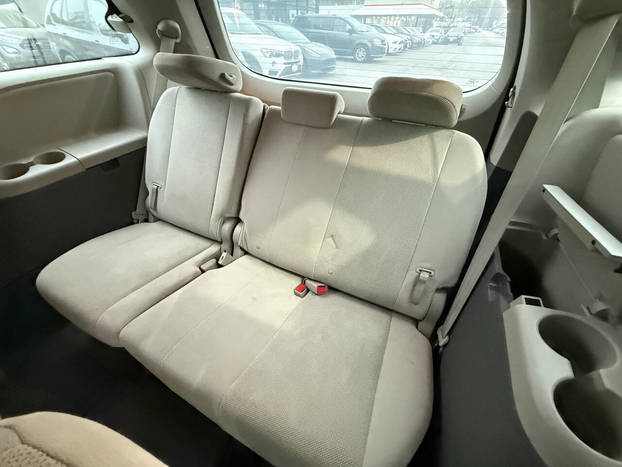 Used 2014 Toyota Sienna L image 11