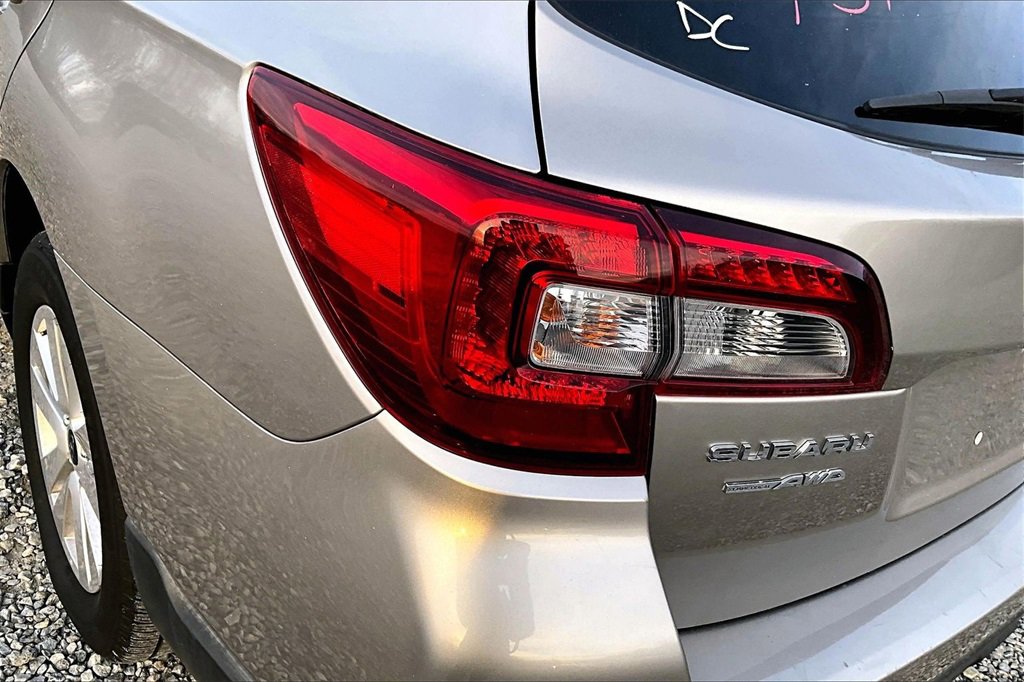 Used 2018 Subaru Outback 2.5i Premium image 24