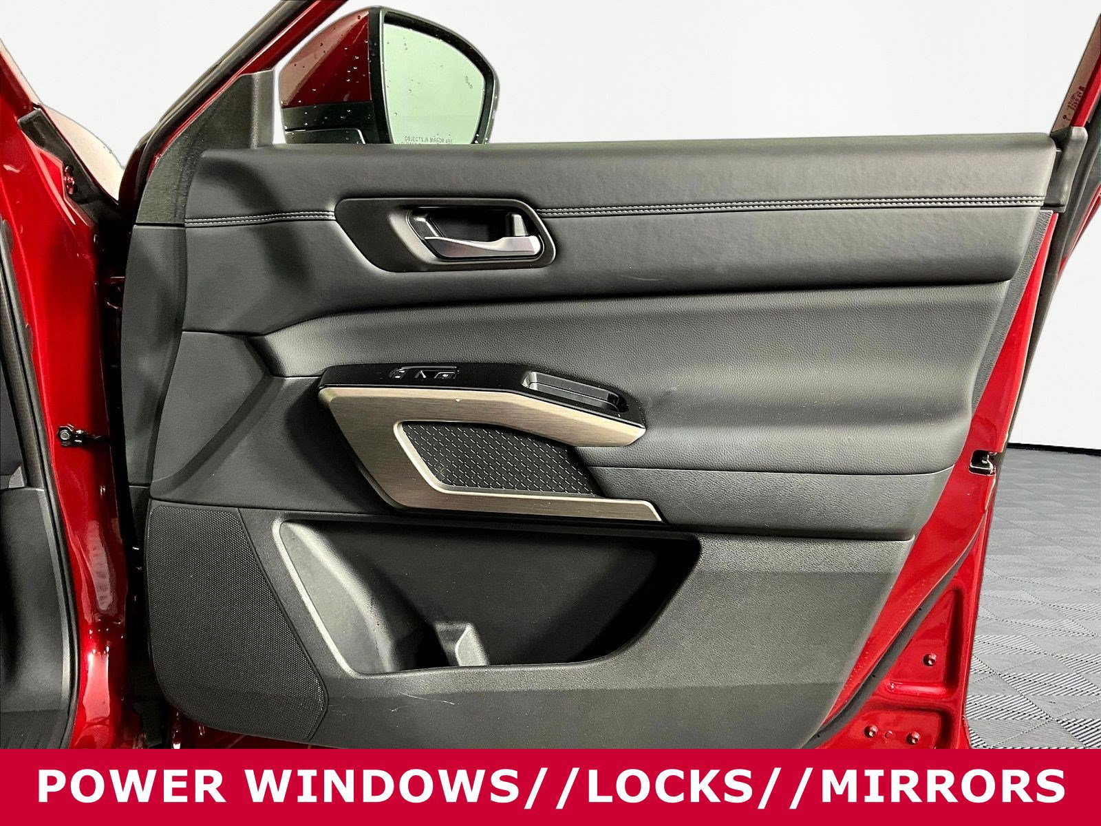 Certified 2025 Nissan Pathfinder Platinum w/ Cargo Package FWD image 27