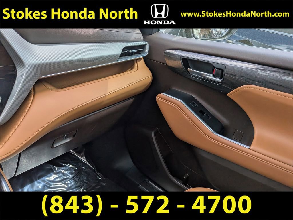 Used 2021 Toyota Highlander Platinum image 17