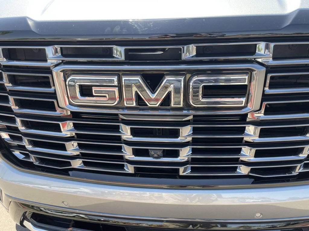 Used 2025 GMC Yukon Denali Ultimate AWD/4WD image 32