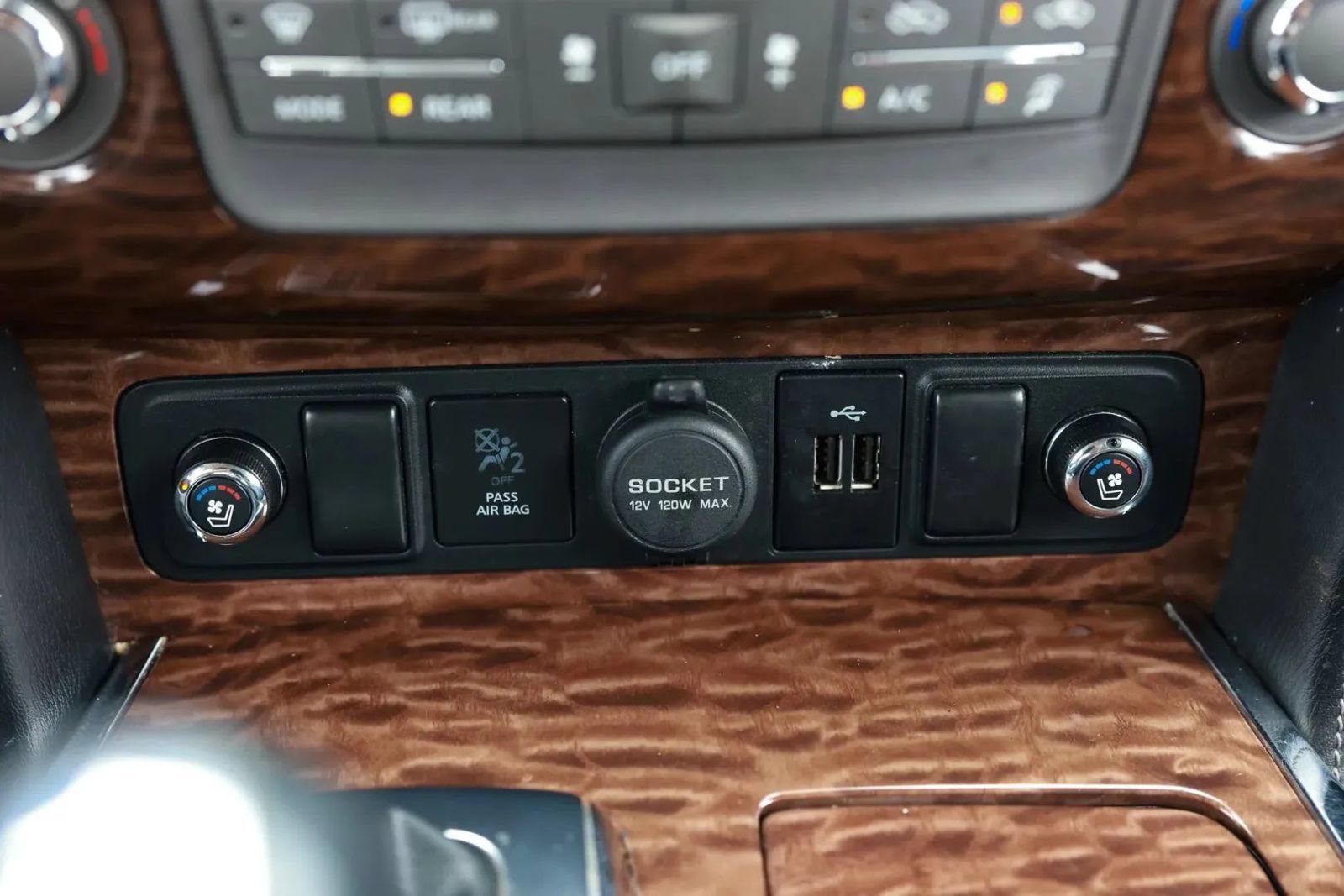 Used 2019 Nissan Armada Platinum w/ Captain's Chairs Package RWD image 37