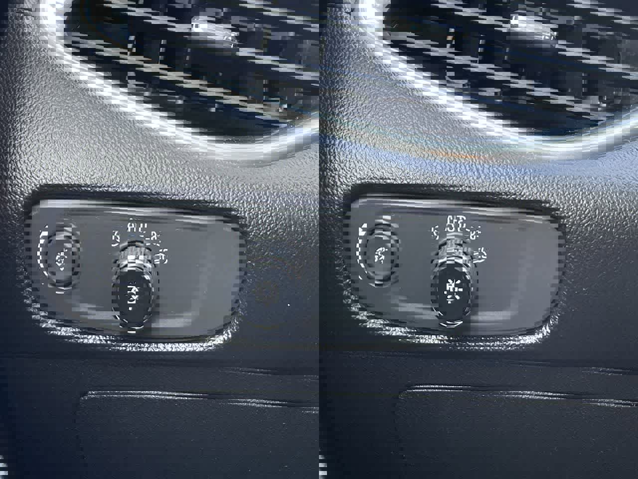 Used 2016 Chevrolet Malibu LT image 26