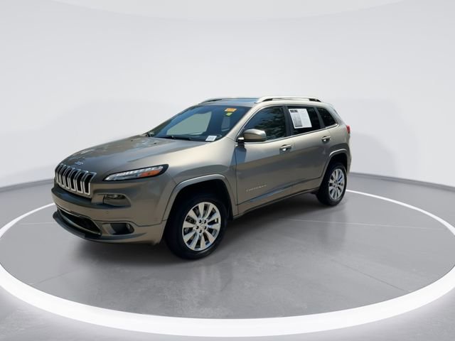 Used 2017 Jeep Cherokee Overland w/ Technology Group AWD/4WD image 4