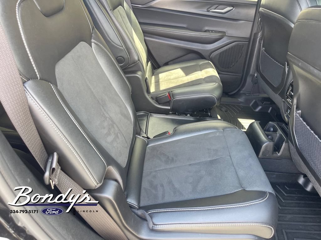 Used 2025 Jeep Grand Cherokee L Altitude AWD/4WD image 16