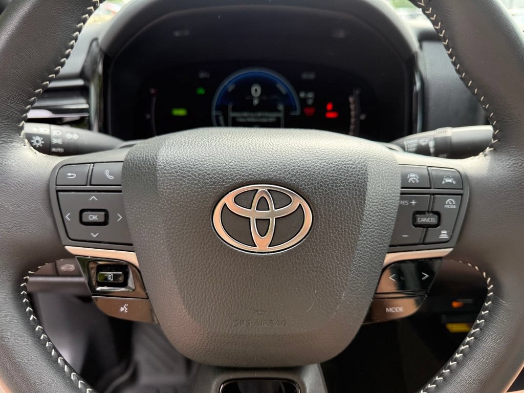 Used 2025 Toyota Camry SE FWD image 31