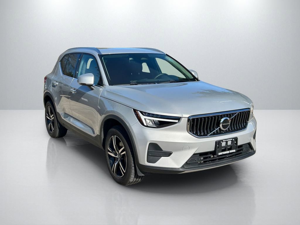 Used 2025 Volvo XC40 B5 Core w/ Protection Package Premier image 3