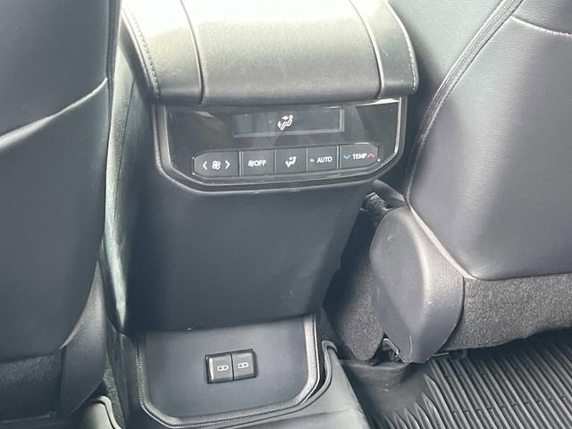 Used 2022 Toyota Highlander XLE image 18