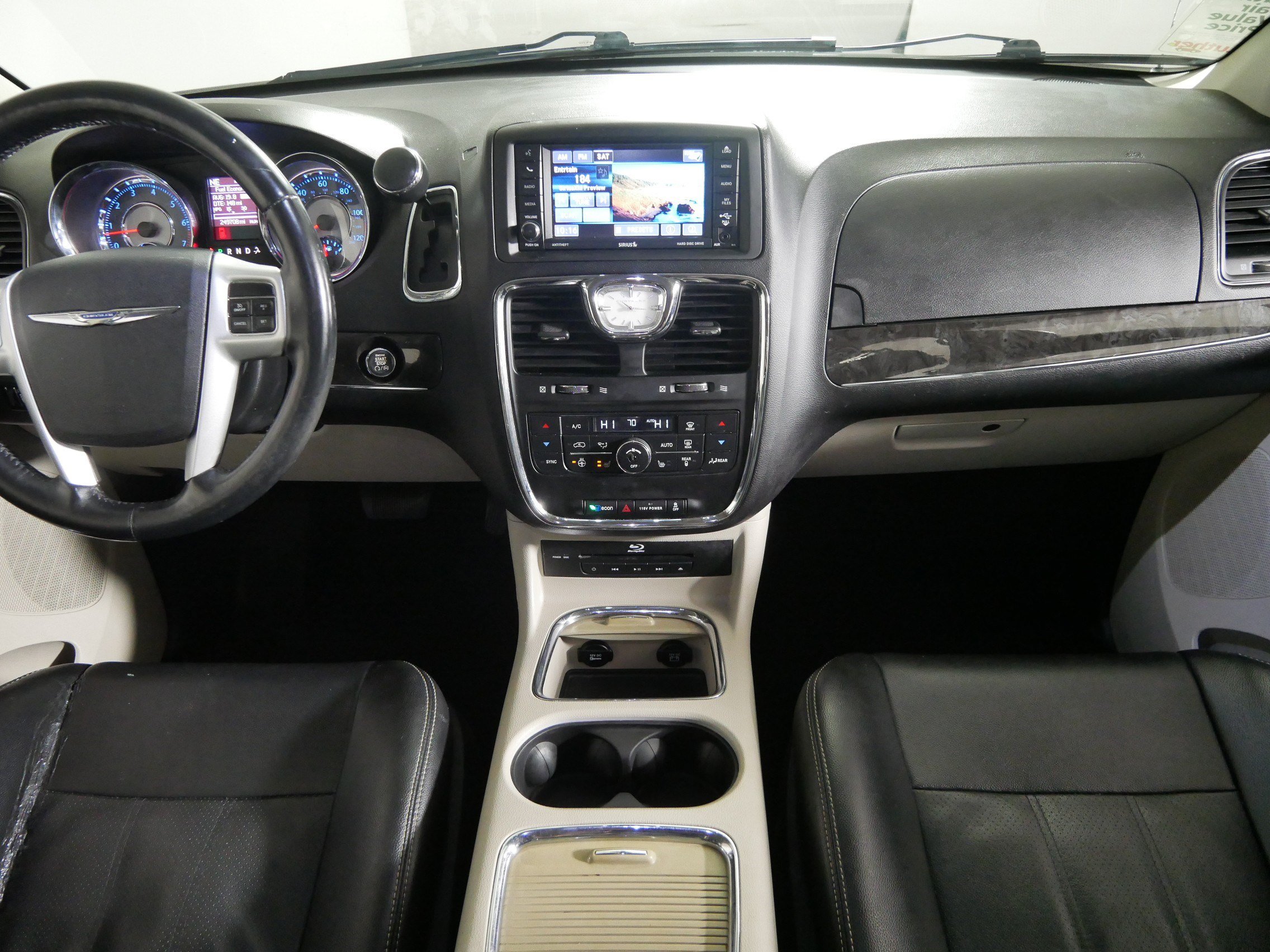 Used 2015 Chrysler Town & Country Touring-L w/ Driver Convenience Group FWD image 10