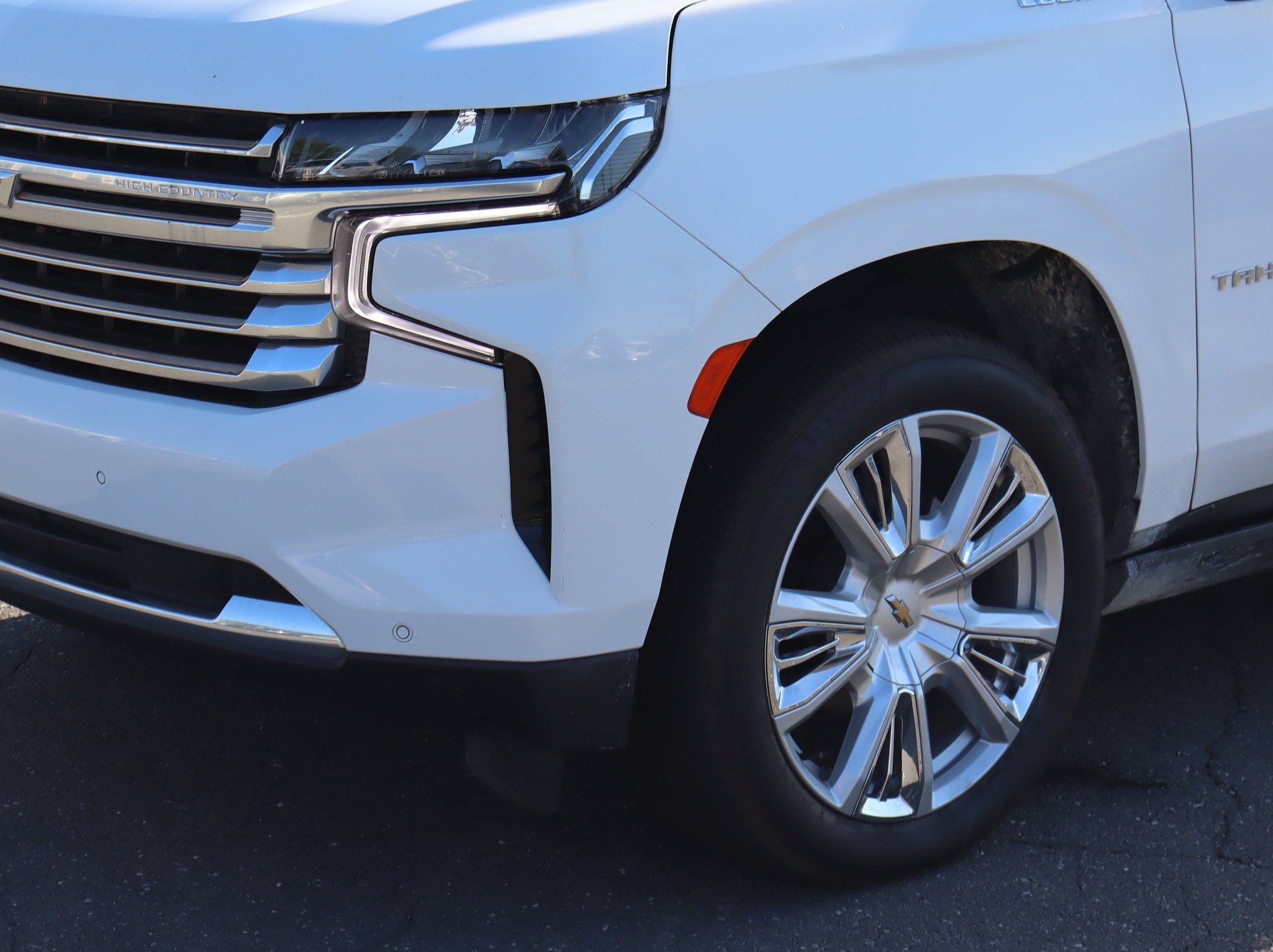 Used 2023 Chevrolet Tahoe High Country w/ Premium Package AWD/4WD image 6
