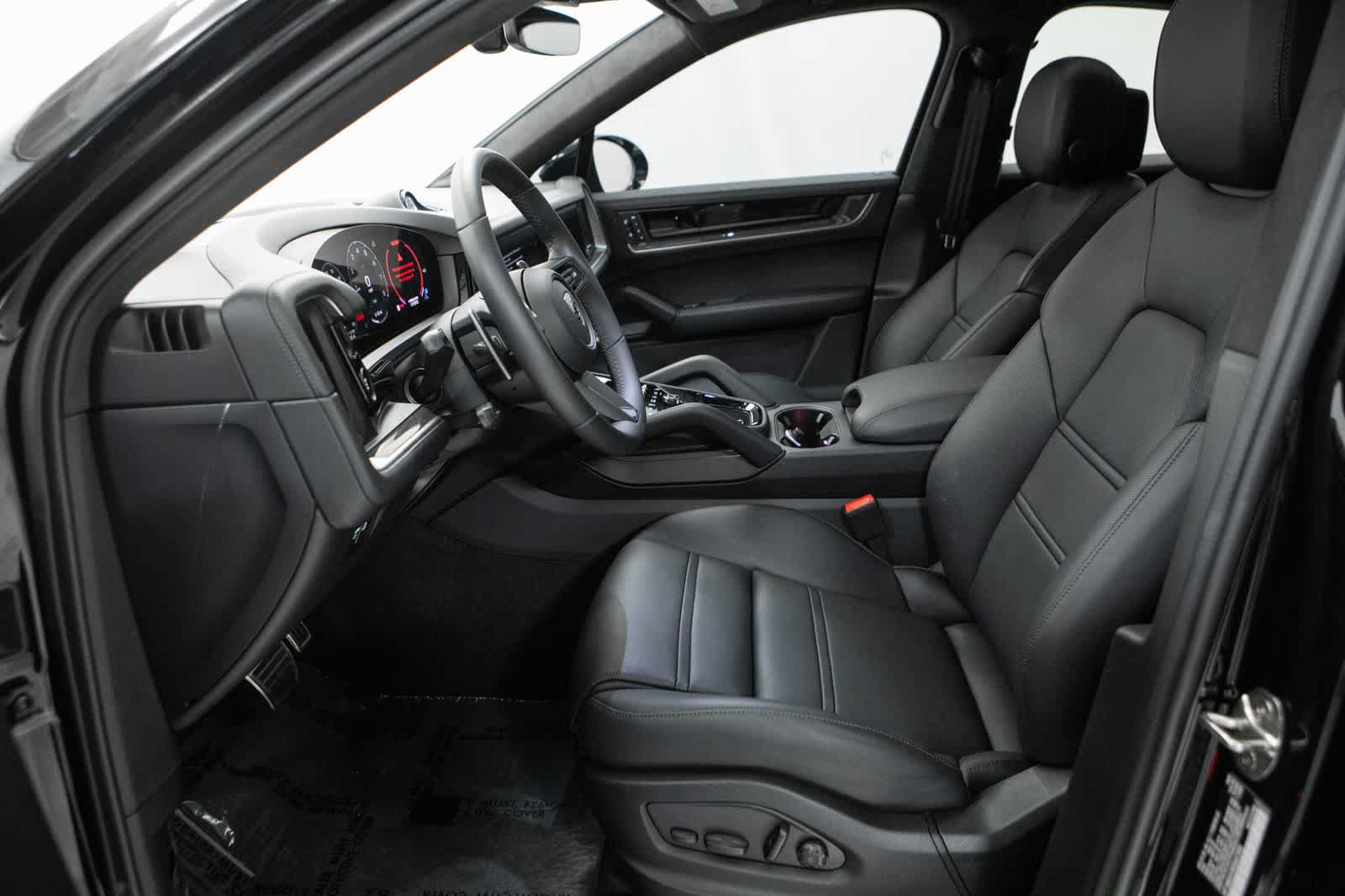 Certified 2025 Porsche Cayenne Turbo AWD/4WD image 22