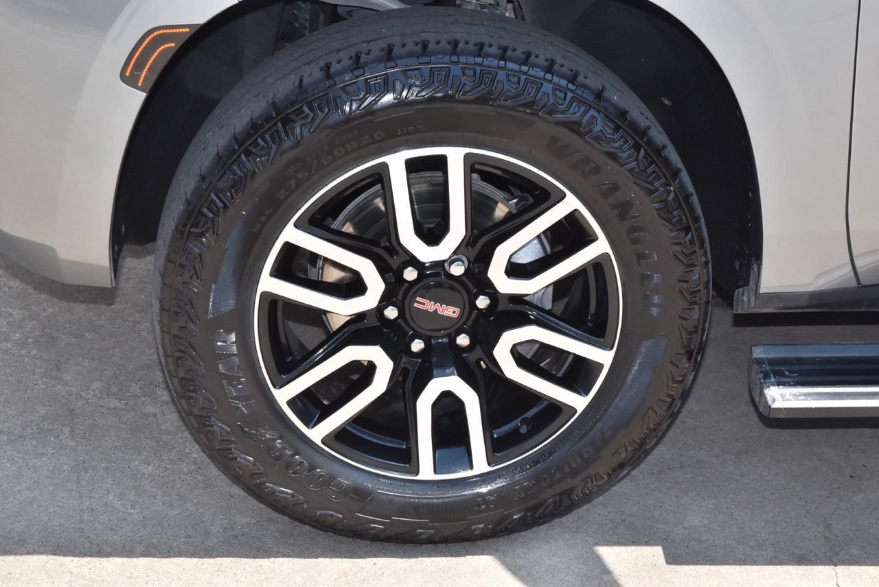 Used 2024 GMC Yukon AT4 w/ Technology Package AWD/4WD image 42
