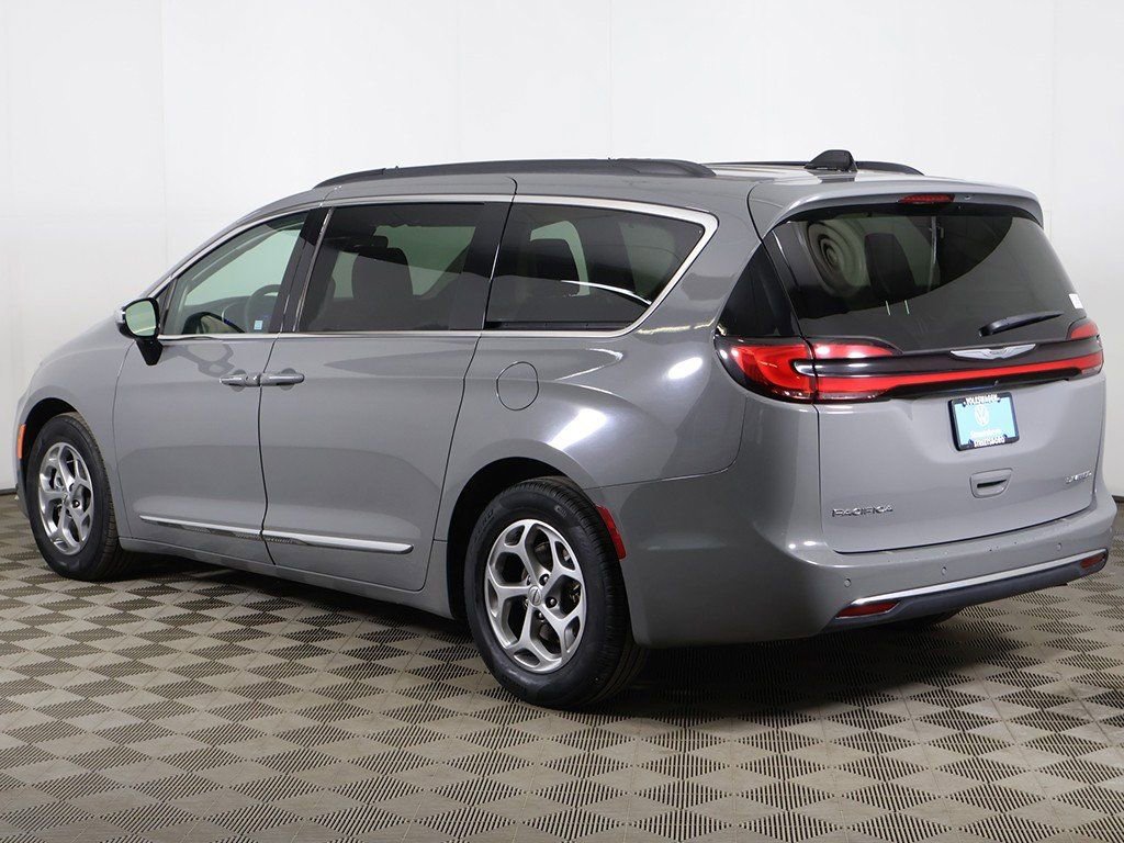 Used 2023 Chrysler Pacifica Limited image 15