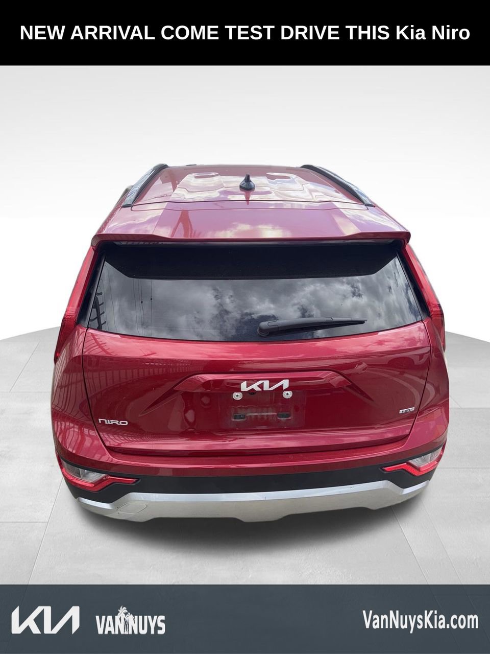 Used 2023 Kia Niro LX FWD image 3