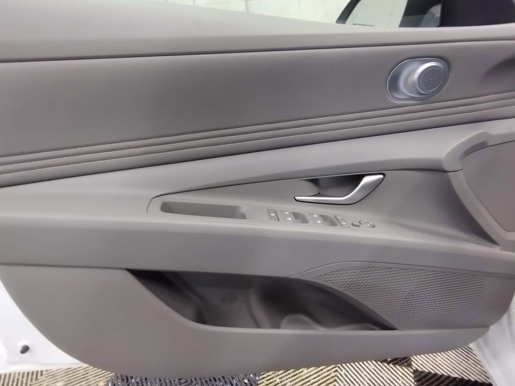 New 2026 Hyundai Elantra SEL Sport FWD image 14