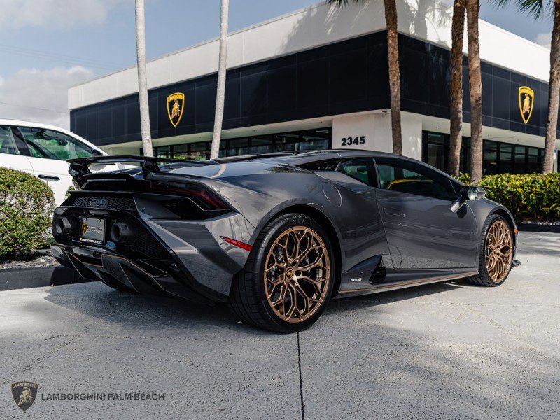 Used 2024 Lamborghini Huracan Tecnica image 6
