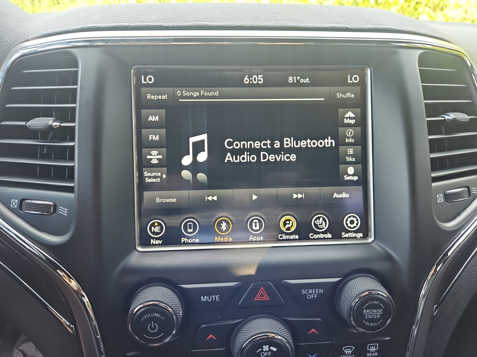 Used 2018 Jeep Grand Cherokee Limited AWD/4WD image 19