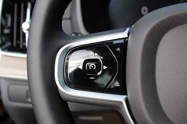 New 2026 Volvo XC90 B6 Plus w/ Protection Package Premier AWD/4WD image 17