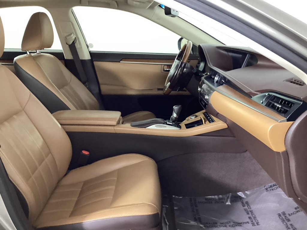 Used 2017 Lexus ES 300h w/ Luxury Package FWD image 23