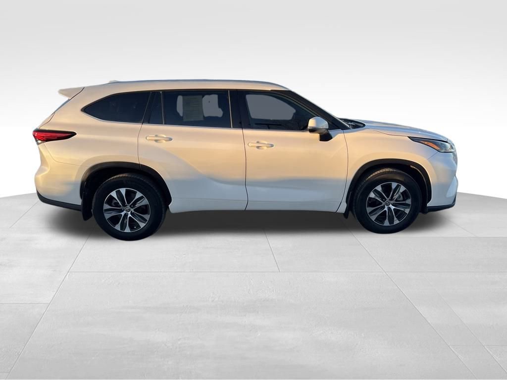 Used 2021 Toyota Highlander XLE image 7