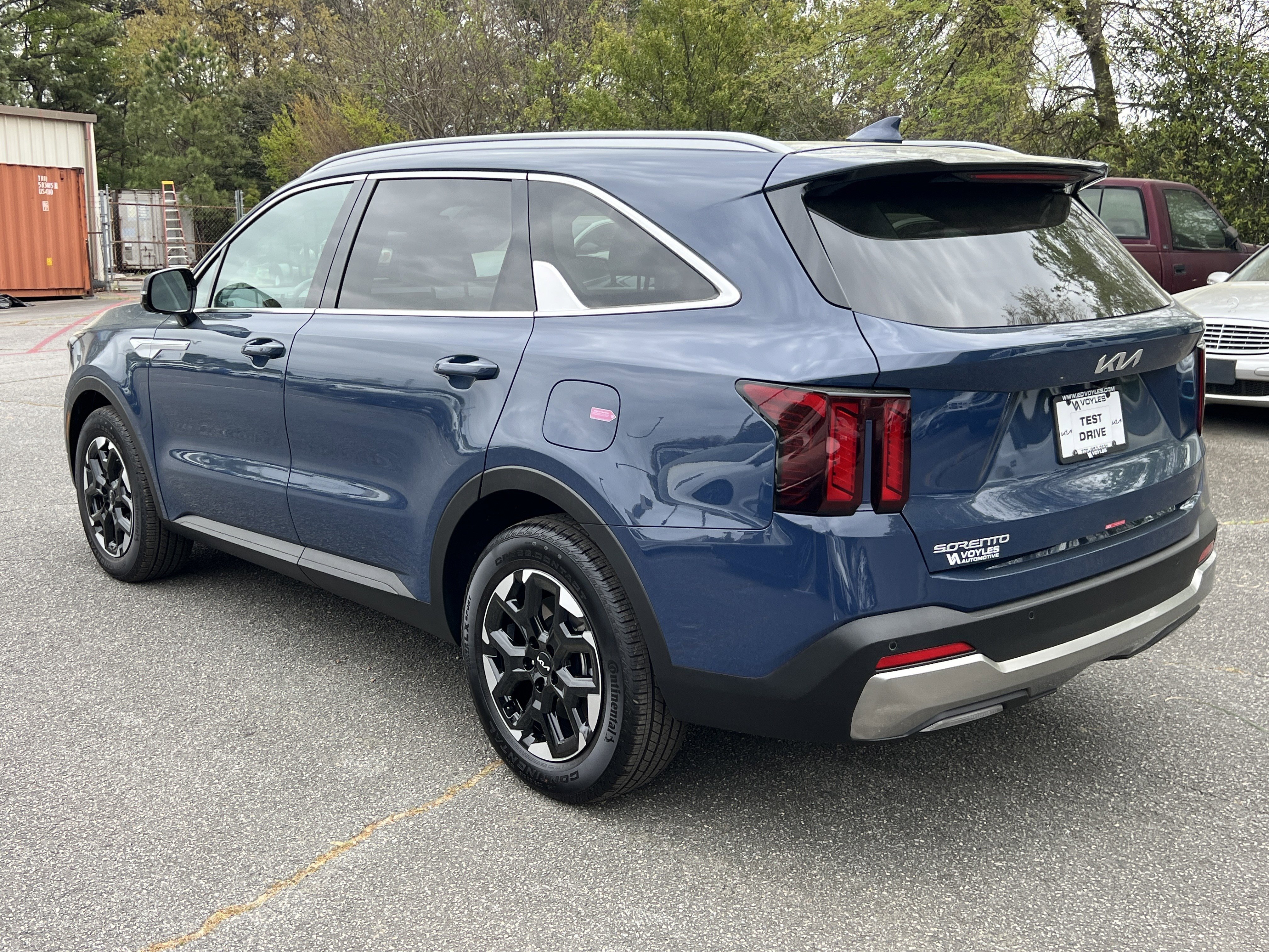 Certified 2025 Kia Sorento S w/ Panoramic Sunroof Package image 5