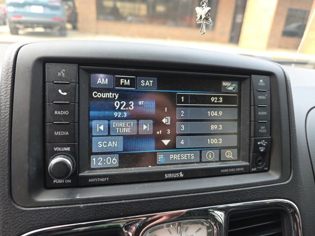 Used 2015 Chrysler Town & Country Touring-L w/ Driver Convenience Group image 18