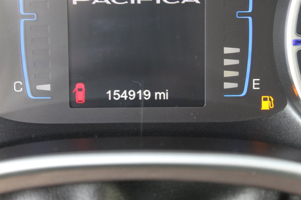 Used 2017 Chrysler Pacifica Touring-L FWD image 8