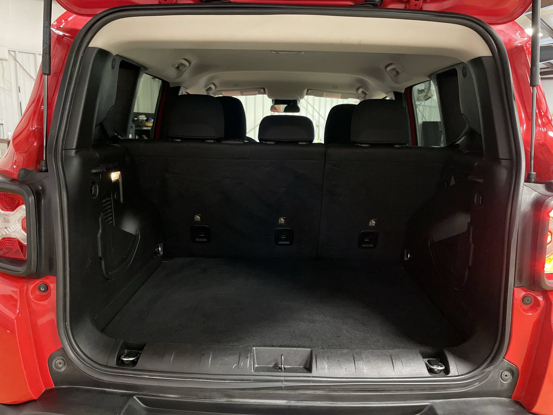 Used 2023 Jeep Renegade Latitude AWD/4WD image 23