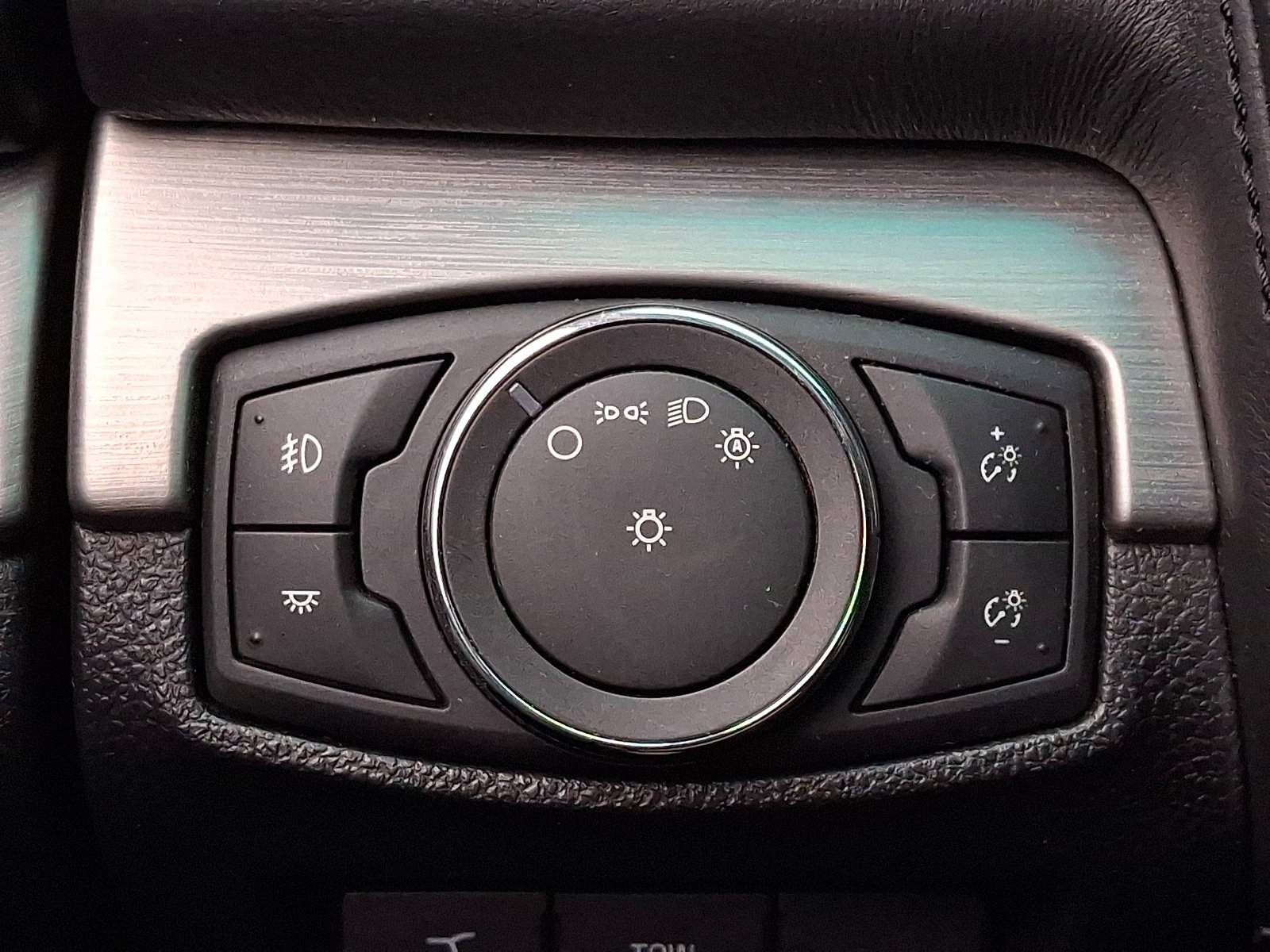 Used 2016 Ford Explorer Platinum image 28