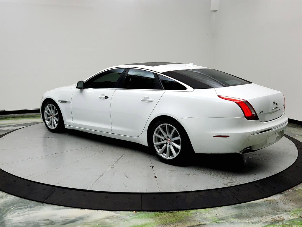 Used 2015 Jaguar XJ image 7