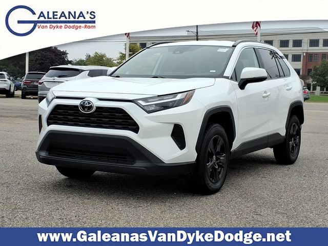 Used 2025 Toyota RAV4 XLE FWD image 1