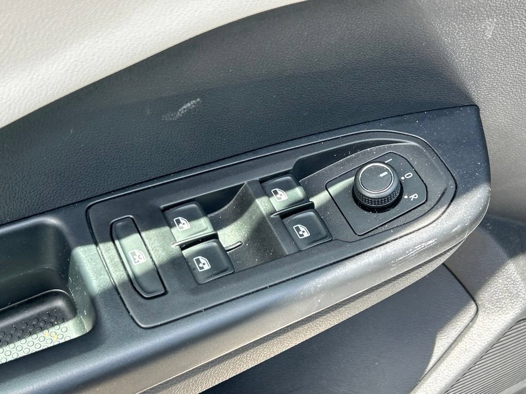 Certified 2025 Volkswagen Taos S FWD image 18